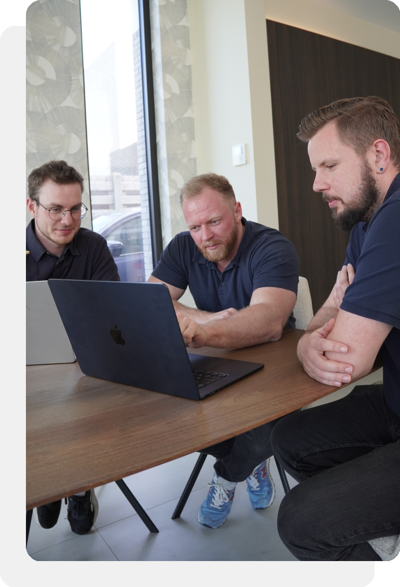 Het Onoweb team van webdevelopers aan het werk